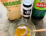 Hình bước làm 1 của món Mayonnaise làm sốt trộn salad đánh bằng đũa ăn cơm