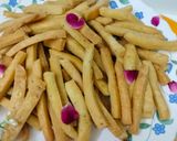 A picture of step 4 of Crispy Semolina and All-Purpose Flour Shakkarpare.