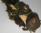 Foto del paso 6 de la receta: Salmón con espinacas y cebolla morada