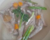 Foto langkah ke 1 dari resep Sop ceker ayam buat anak.