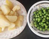 A picture of step 1 of Kathiyawadi Aloo matar ki subji.