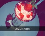 A picture of step 3 of Strawberry milkshakes.