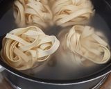 Foto del paso 6 de la receta: Fideos con pollo al verdeo y crema