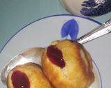 Foto langkah ke 4 dari resep Bomboloni Strawberry.