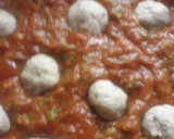 Foto del paso 3 de la receta: Albóndigas de atún en salsa de tomates con verduras