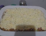 Foto langkah ke 7 dari resep Cheesy Bolognese Baked Potatoes.