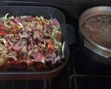 Foto del paso 2 de la receta: Carne con pimientos y arvejas acompañada de arroz 🍚