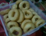 Foto langkah ke 5 dari resep Donat praktis.