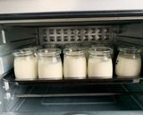 Hình bước làm 4 của món Sữa chua úp ngược phiên bản NCKD