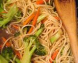 Foto del paso 4 de la receta: Fideos con verduras salteadas y pollo