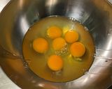 Une image de l'étape 2 de Omelette aux épinards, ail et tomates cerises.
