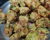 A picture of step 4 of Fenugreek Leaves Bhajia.