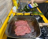 Foto del paso 1 de la receta: Rollito de carne rellena con papas rústicas