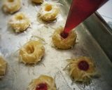Foto langkah ke 5 dari resep Strawberry Cheese Thumbprint Cookies.
