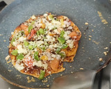 रोटी पिज़्ज़ा (roti pizza recipe in Hindi) रेसिपी चरण 3 फोटो