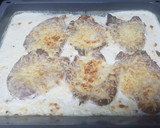 Foto del paso 1 de la receta: Chuletas de cerdo con nata y queso gratinado y patatas al horno
