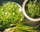 A picture of step 1 of Spicy Green Garli coriander chutney (Teekhi chutney).