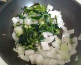 Foto del paso 3 de la receta: Salchichas guisadas con poblanos y champiñones 💕
