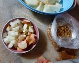 Une image de l'étape 1 de Salade de fruits frais de saison, melon, poire et pêche plate 🍈🍐🍑.