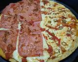 Foto del paso 6 de la receta: Pizza mita - mita (con 5 ingredientes básicos)