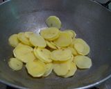 A picture of step 2 of Malai Wale Aloo.