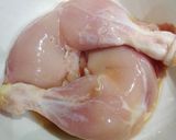 Foto del paso 1 de la receta: Pollo rebozado al limón
