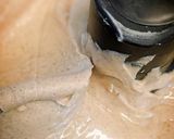 Une image de l'étape 2 de Cake marbré léger avec glaçage rocher.