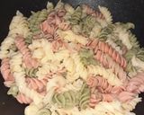 A picture of step 4 of Tri-Colour Chicken Pasta Platter.