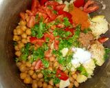 A picture of step 3 of White Chana Chaat 😋😋😍😍.