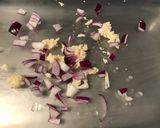 Une image de l'étape 1 de Dos de julienne aux courgettes,romarin,oignons et tomates séchées.