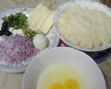 A picture of step 1 of Pizza omelette.