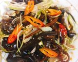 Hình bước làm 3 của món Tảo xoắn xào sả ớt
