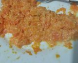 Foto del paso 3 de la receta: Sándwich🥯cremoso🧀🥛de zanahoria🥕y cebolla🧅🥐🧀