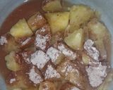 A picture of step 2 of Pineapple crumble with yogurt and chocolate cookies.