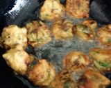 A picture of step 6 of Palak onion pakoda.