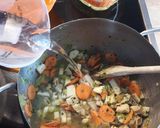 Tárkonyos csirkeragu leves recept fázis 2 fotója