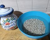 Foto del paso 1 de la receta: Judías blancas con oreja de cerdo y compango asturiano