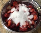 Foto del paso 1 de la receta: Helado de frutillas a la crema 🍓🍓