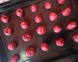 Foto langkah ke 3 dari resep Red Velvet Mini Cookies.