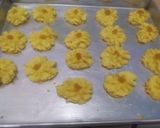 Foto langkah ke 5 dari resep Kue semprit renyah.