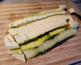 Foto del passaggio 1 della ricetta Frittata di zucchine e pisellini