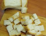 Sajtos, tojásos kenyérkockák recept fázis 1 fotója