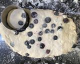 Foto del paso 3 de la receta: Scons de suero de leche con blueberries