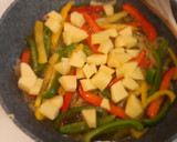 Foto del paso 2 de la receta: Salteado de salchichas y verduras