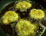 Foto langkah ke 4 dari resep Telur Goreng Ikan Suir (memanfaatkan sisa ikan bakar/goreng).