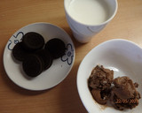 A picture of step 1 of Oreo Milkshake.