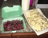 A picture of step 1 of Banana, strawberry smoothie🍧.