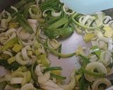# 24 04 47 Bucatini tészta olajban eltett tonhalfilével, póréhagymával és sáfránnyal recept fázis 3 fotója