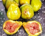 Une image de l'étape 1 de Toasts aux figues fraîches du jardin chèvre miel 🍯 courgettes.