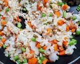 Hình bước làm 5 của món Cơm chiên chôm chôm